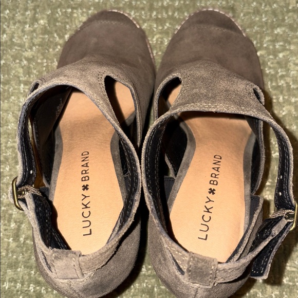 Lucky brand, suede, peekaboo wedge shoes, New store display size 7.5 - Picture 9 of 9